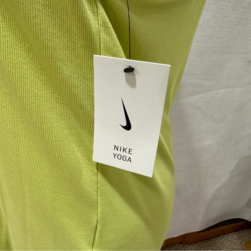 Large Nike Yoga Tank Top - Picture 6 of 11